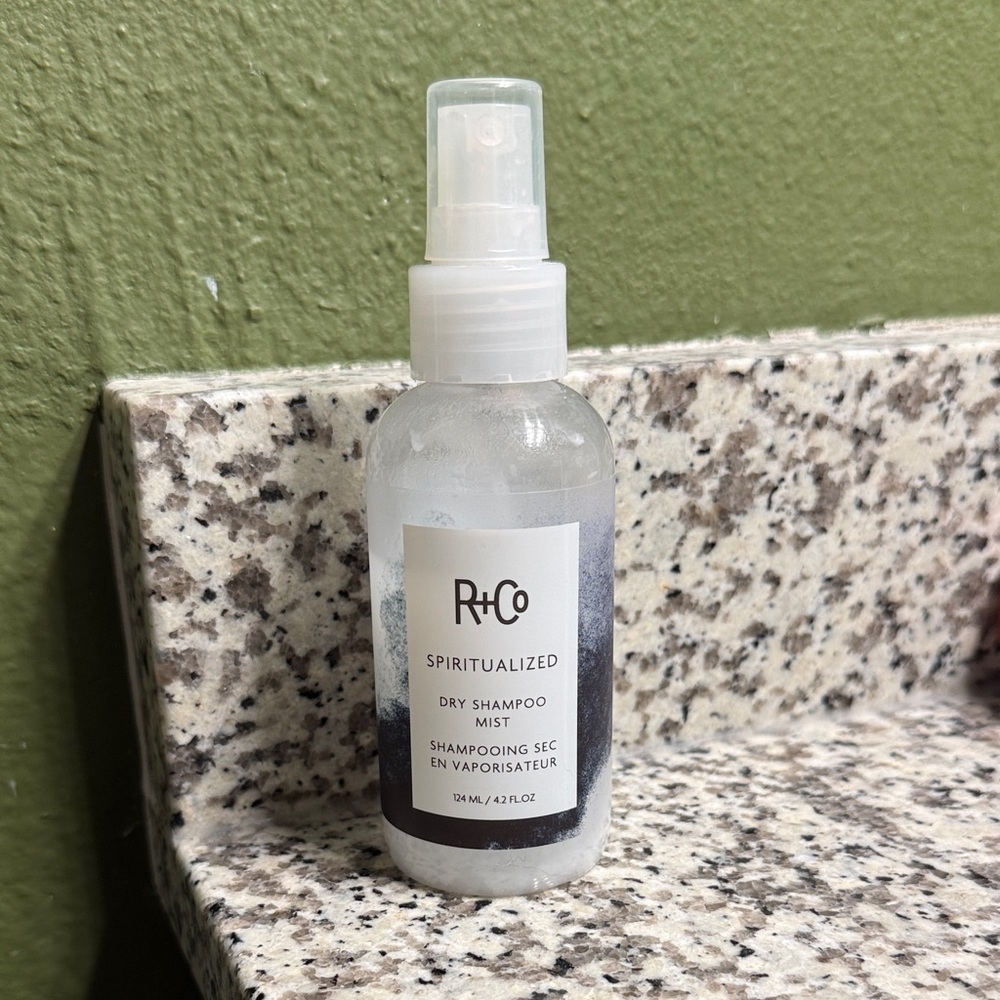 R+Co Spiritualized Dry Shampoo Mist - Clear and White